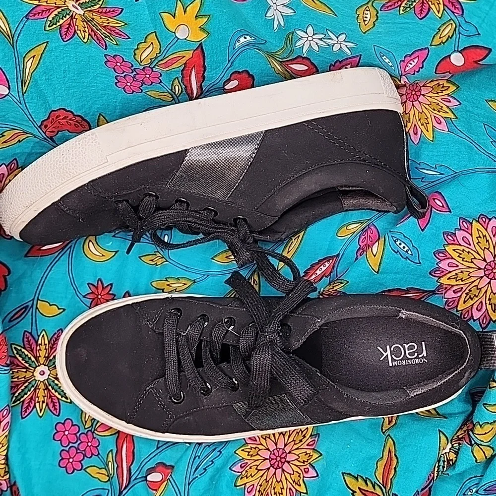 Nordstrom Rack black sneaker - Picture 3 of 6